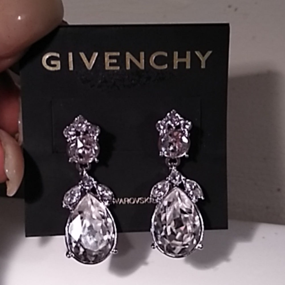 Givenchy - Picture 2 of 3